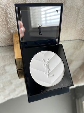 Yves Saint Laurent All Hours Hyper Finish Translucent